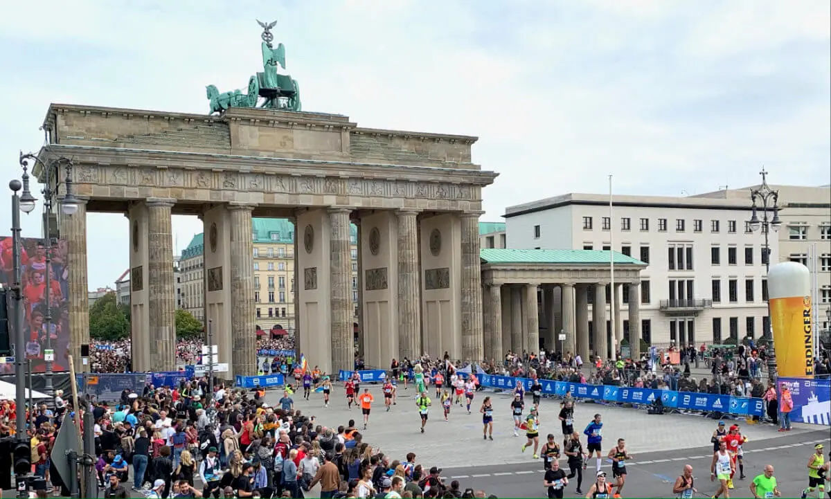 Runners passing the Brandenburg Gate
